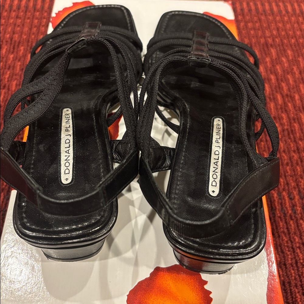 Donald J Pliner Drew 7.5 Elastic Stretch Sandals - Picture 6 of 10